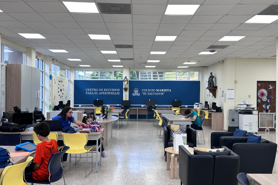 El Centro de Recursos para el Aprendizaje impulsa el desarrollo académico estudiantil en el colegio Manatí (Puerto Rico)